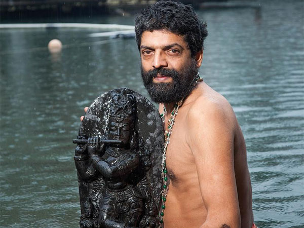 Lakshmivara Tirtha Swami with idol of Lord Krishna