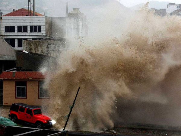 Typhoon approaches Japan, flights stand cancelled Typhoon approaches Japan, flights stand cancelled