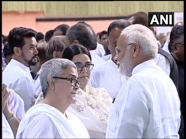 PM Modi interacting with AB vajpayee's family