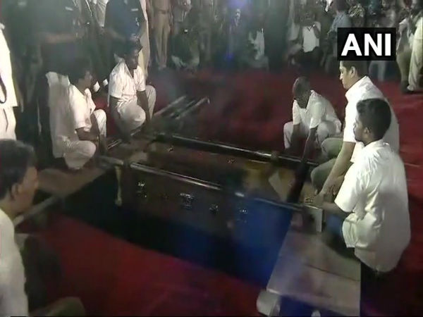 members family stalin k m full state laid honours at with to rest Karunanidhi Marina members family stalin k m full state laid honours at with to rest Karunanidhi Marina
