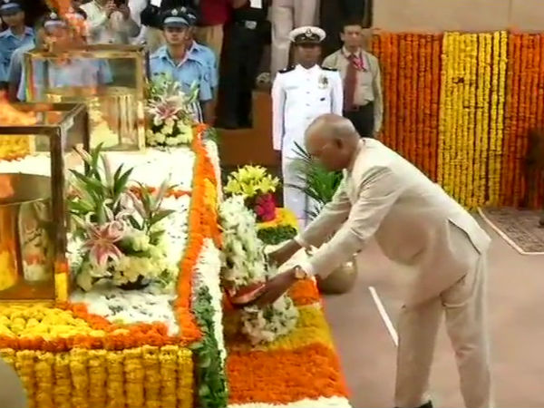 Ram Nath Kovind pays tribute at Amar Jawan Jyoti