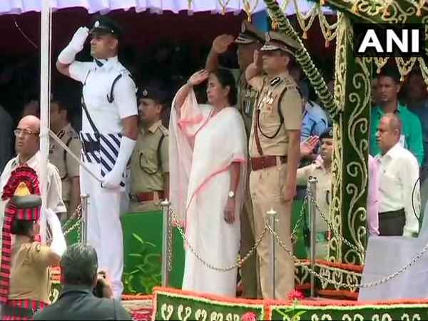 WB CM Mamata Banerjee hoists the national flag in Kolkata
