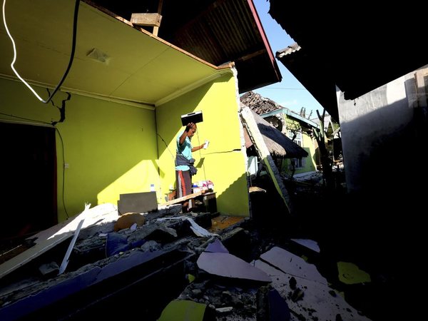 Usable items being salvaged from a destroyed home