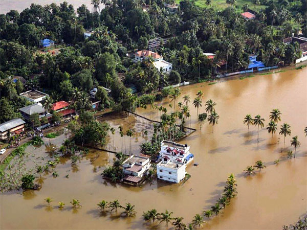 Flood alert in Tamil Nadu, Kerala remains grim Flood alert in Tamil Nadu, Kerala remains grim