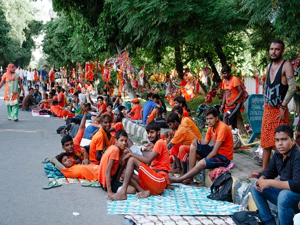 In Meerut, non-veg food joints turn veg for kanwariyas