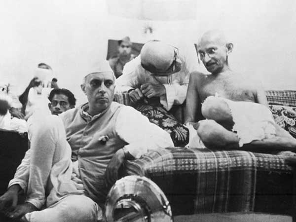 Gandhi, Nehru and many other leaders arrested