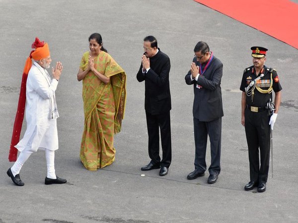 PM Modi being welcomed by Raksha Mantri and other dignitaries upon his arrival at Red Fort in Delhi. Courtesy: @PIB_India PM Modi being welcomed by Raksha Mantri and other dignitaries upon his arrival at Red Fort in Delhi. Courtesy: @PIB_India