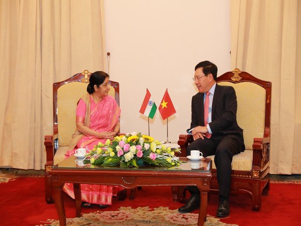 EAM Swaraj meets her Vietnamese counterpart Pham Binh Minh