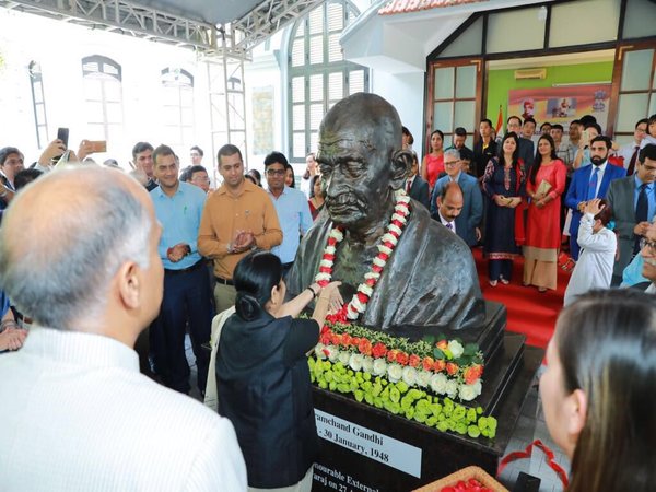 Swaraj unveils the bust of Mahatma Gandhi in the Embassy of India in Hanoi
