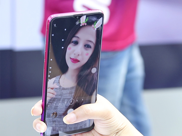OPPO F9 Pro OPPO F9 Pro