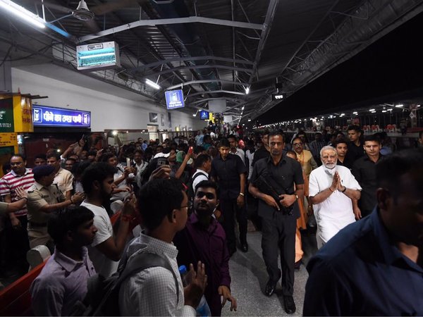 Modi visits Manduadih railway station in Varanasi