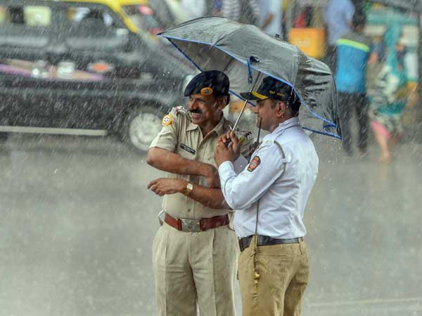 Weather forecast for Sep 7: Light rains likely in Mumbai for next 48 hours Weather forecast for Sep 7: Light rains likely in Mumbai for next 48 hours