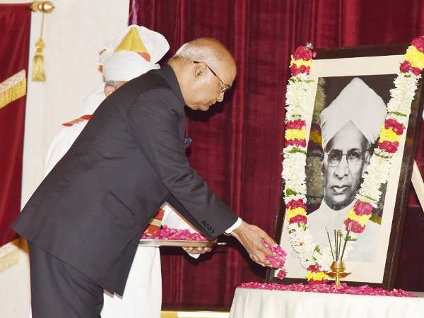 File photo of President Kovind paying homage to Dr. Radhakrishnan