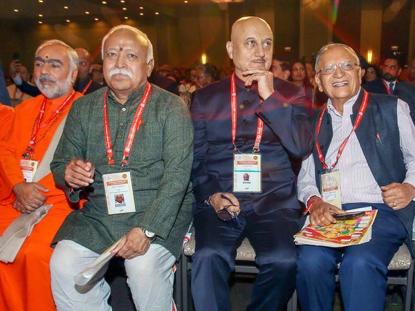 RSS Chief Mohan Bhagawat with Anupam Kher at World Hindu Congress 2018 RSS Chief Mohan Bhagawat with Anupam Kher at World Hindu Congress 2018