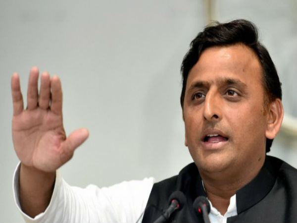 Akhilesh Yadav extends support to farmers Akhilesh Yadav extends support to farmers