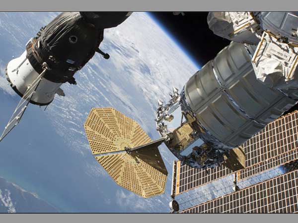 India's first manned space mission to send 3 persons :