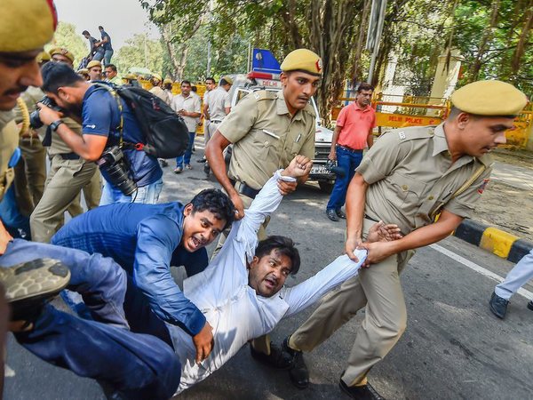 Police detain Delhi Pradesh Youth Congress members