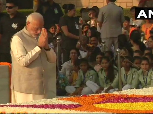 PM Modi at Rajghat