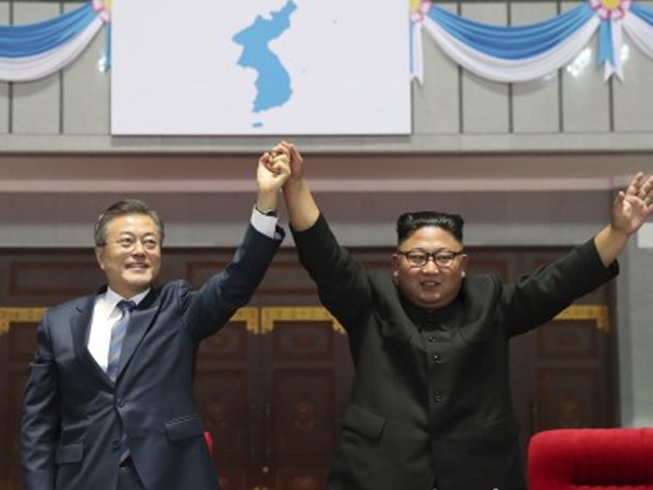 Moon Jae-in and Kim Jong Un Moon Jae-in and Kim Jong Un