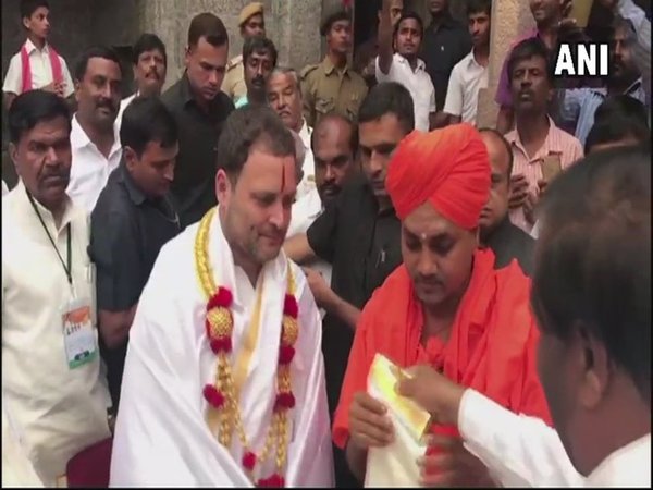 Rahul Gandhi at Gavi Siddeshwara Mutt in Koppal, Karnataka