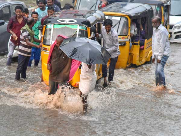 Weather forecast for Oct 25: On and off rains likely in Hyderabad Weather forecast for Oct 25: On and off rains likely in Hyderabad