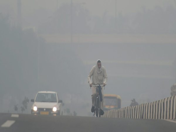 Air quality in Delhi oscillated between
