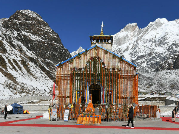 Modi offers prayers at Kedarnath