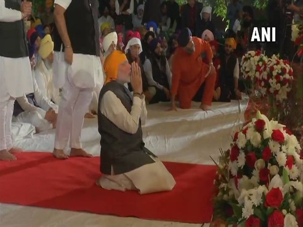 Prime Minister Narendra Modi attends Guruparb Kirtan Darbar at SAD President Sukhbir Singh Badal's residence in Delhi