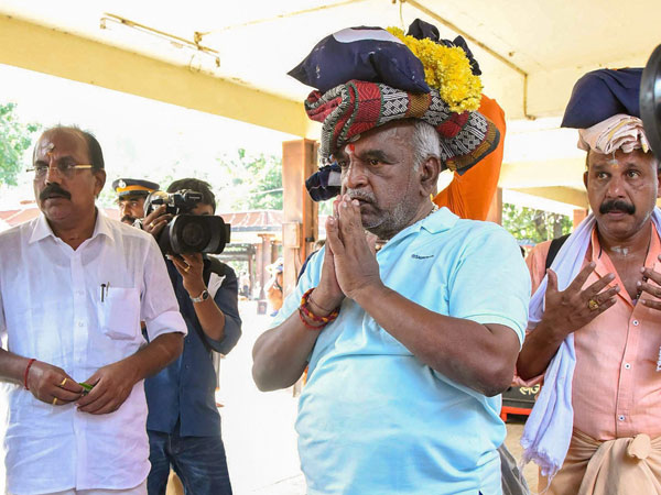 Pon Radhakrishnan at Pamba Pon Radhakrishnan at Pamba