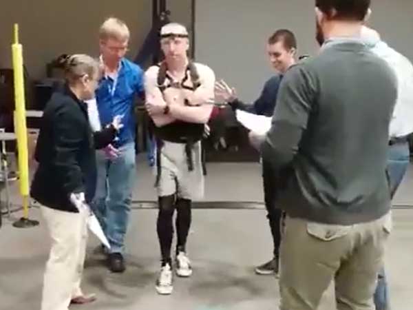 After spending 197 days in space, astronaut struggles to walk a short distance on Earth After spending 197 days in space, astronaut struggles to walk a short distance on Earth