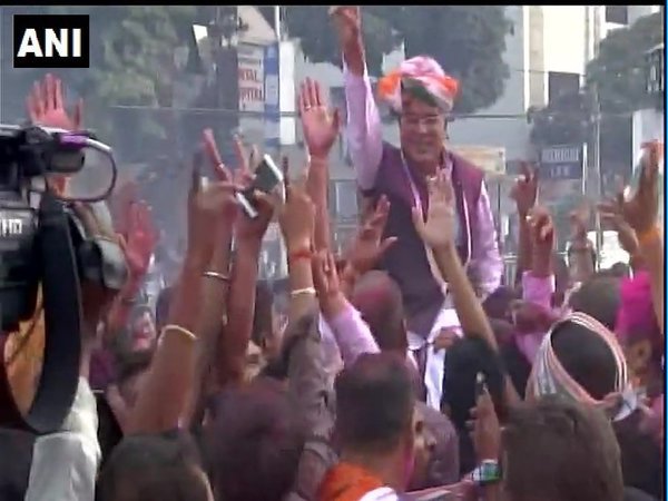 Bhupesh Baghel celebrating with party workers Bhupesh Baghel celebrating with party workers