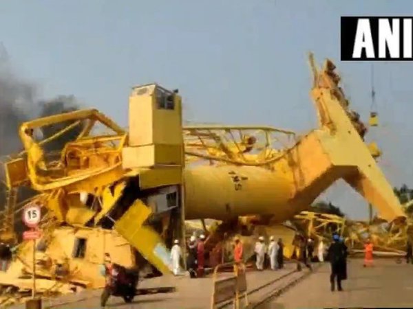 1 dead, 10 inured as two cranes collapse at Kakinada Deep Seaport. Courtesy: ANI news 1 dead, 10 inured as two cranes collapse at Kakinada Deep Seaport. Courtesy: ANI news
