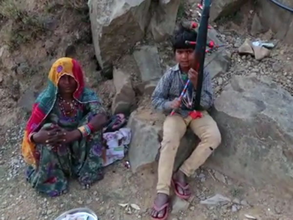 These agricultural workers from Rajasthan go to Himachal every summer to play instrument & earn money These agricultural workers from Rajasthan go to Himachal every summer to play instrument & earn money