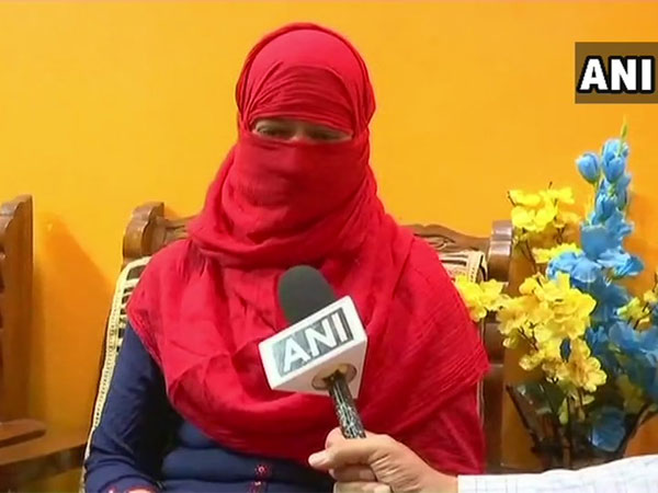 Woman alleges Triple Talaq over WhatsApp from US-based husband; Maneka Gandhi steps in Woman alleges Triple Talaq over WhatsApp from US-based husband; Maneka Gandhi steps in