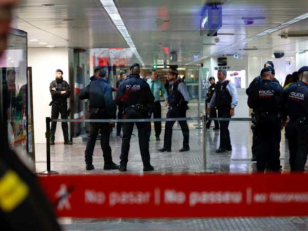 Authorities step up security checks after US state dept warns of terror attack in Barcelona Authorities step up security checks after US state dept warns of terror attack in Barcelona