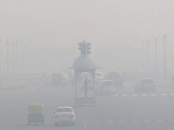 Dense fog in several place sof North India