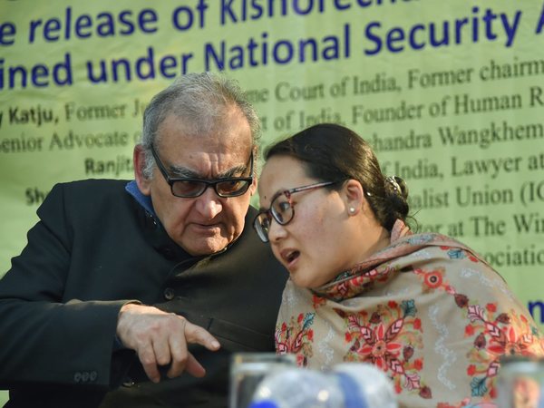 Former Supreme Court judge Markandey Katju speaks with Ranjita Elangbam, wife of jailed Manipur journalist Kishorchandra Wangkhem. PTI file photo Former Supreme Court judge Markandey Katju speaks with Ranjita Elangbam, wife of jailed Manipur journalist Kishorchandra Wangkhem. PTI file photo