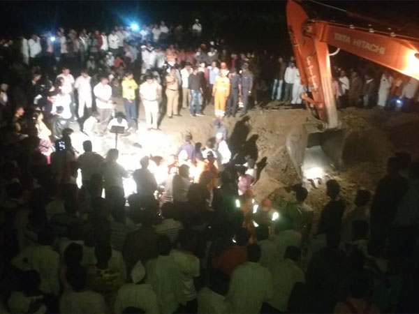 Maharashtra: 6-year-old boy trapped in 200-ft borewell rescued Maharashtra: 6-year-old boy trapped in 200-ft borewell rescued