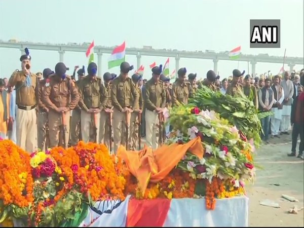 Last rites of martyr Ramesh yadav from UP