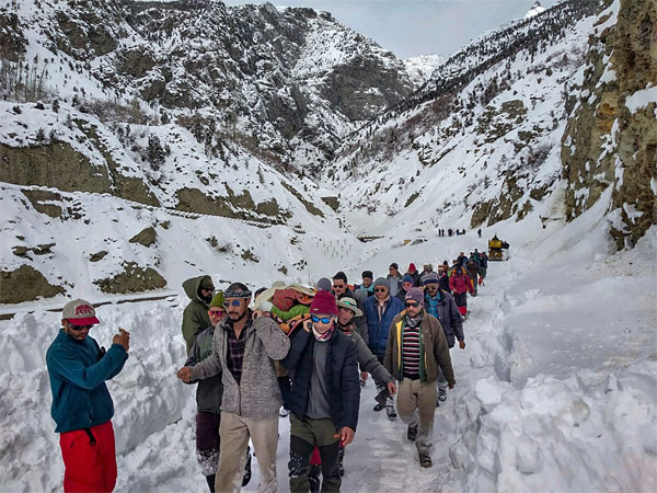 Roads cut off, Traffic affected