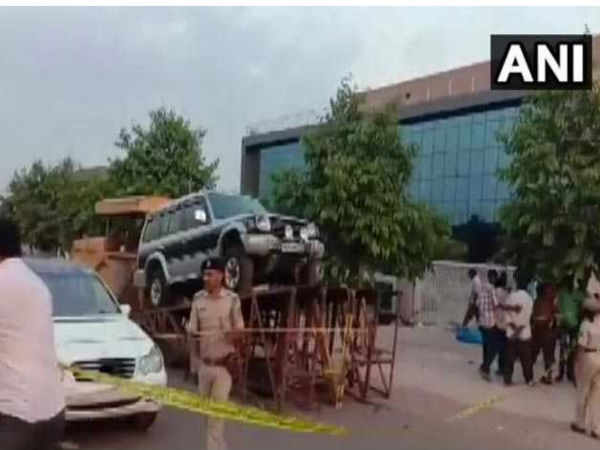 Bengaluru: Woman, girl killed as gas cylinder explodes during shooting of movie Bengaluru: Woman, girl killed as gas cylinder explodes during shooting of movie