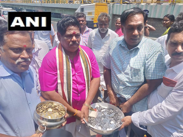Lok Sabha elections 2019: Tamil Nadu candidate deposits security amount of Rs25k in coins Lok Sabha elections 2019: Tamil Nadu candidate deposits security amount of Rs25k in coins