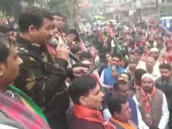 Manoj Tiwari wears Army jacket at BJP rally Manoj Tiwari wears Army jacket at BJP rally