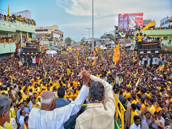H D Deve Gowda with AP Chief Minister N. Chandrababu Naidu H D Deve Gowda with AP Chief Minister N. Chandrababu Naidu