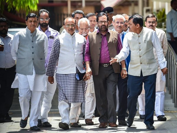 BJP leaders Mukhtar Abbas Naqvi, Vijay Goel and Anil Baluni, accompanied by a party delegation at EC office BJP leaders Mukhtar Abbas Naqvi, Vijay Goel and Anil Baluni, accompanied by a party delegation at EC office
