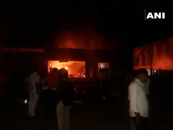 Pune: 5 killed in fire at cloth godown in Uruli Devachi village Pune: 5 killed in fire at cloth godown in Uruli Devachi village