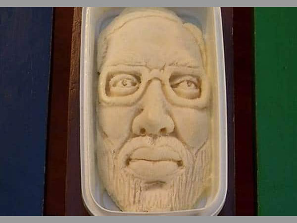This ice-cream parlour in Surat introduces Modi Sitafal Kulfi featuring PMs face This ice-cream parlour in Surat introduces Modi Sitafal Kulfi featuring PMs face