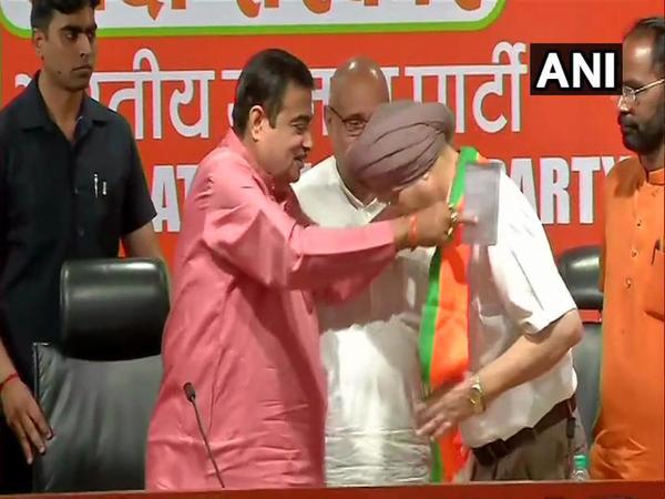 Ex-president Zail Singhs son-in-law joins BJP (Image credit - ANI/Twitter) Ex-president Zail Singhs son-in-law joins BJP (Image credit - ANI/Twitter)