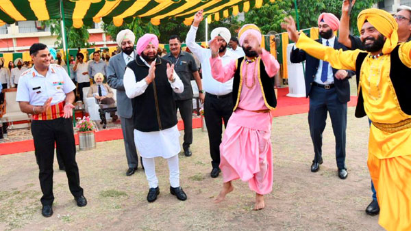 Captain hosts jawans, officers of Sikh regiment Captain hosts jawans, officers of Sikh regiment