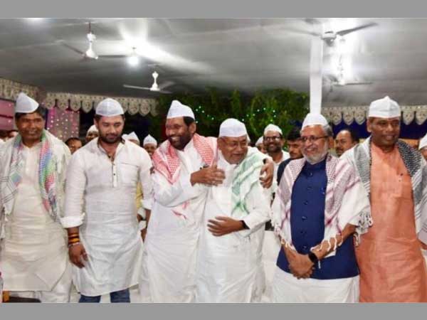 Giriraj Singhs iftar jibe at Nitish Kumar Giriraj Singhs iftar jibe at Nitish Kumar